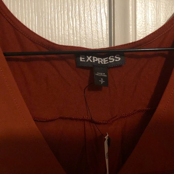 New with tag Express sleeveless v neck top with front zipper size S - Picture 2 of 4